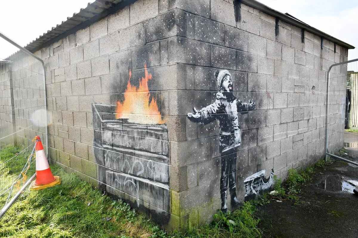 Banksy. Painting Walls