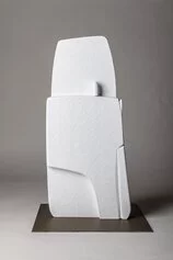 Paolo Tatavitto, Bianco in campo bianco n°4, 2022, poliuretano espanso ad alta densità, resina e acrilico, cm 30x30x50h (25x6x50)