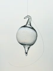 David Horvitz, “Air de LA”, 2020; Vetro, cenere, prodotto in  100 esemplari; 6 × 11 cm, Courtesy of David Horvitz, Los Angeles and ChertLüdde, Berlin