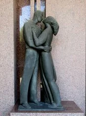 Marco Marchesini
Statua degli sposi, 1992
Bozzetto in terracotta patinata per la Cella Pancaldi
Bologna, Cimitero di Borgo Panigale
Foto Roberto Martorelli
