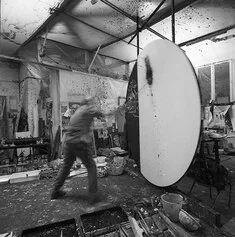 ©Aurelio Amendola, Emilio Vedova al lavoro ai cicli dei Tondi e dei Non Dove nel suo studio di Venezia, 1987