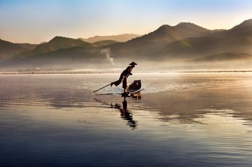Steve McCurry - Inle Lake. Burma, 2011 ©Steve McCurry