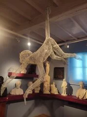7   Michele Liparesi, Bestiary, Scimmia Capuccina, rete metallica zincata, 2022