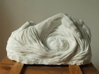 Elena Mutinelli, Proteggi Davide, 2006 2008, marmo statuario, 31x56x26 cm, particolare(4)