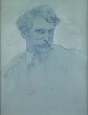 Alfons Mucha, Autoritratto (1907; Pastello blu e bianco su carta, 55 x 42 cm) © Mucha Trust 2023