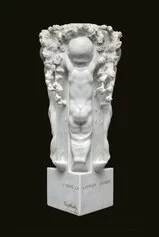 Arrigo Minerbi
Lampada nuziale, 1919
marmo con lumeggiature in oro, cm 60 x 27 x 27
collezione Giampiero Maria Bodino