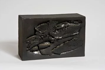 Carlo Zauli, Zolla, 1982, grès nero, cm 27,4x 51,5x18. Collezione privata