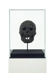 Damien Hirst, Fear of Death (Full Skull), 2007, mosche, resina, alluminio e vetro cm 41.5x30.5x30.5, foto Prudence Cuming Associates Ltd, @Damien Hirst and science ltd.