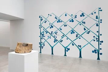 Installation view, Maria Loboda, Faux, Vistamare Milano. Ph Andrea Rossetti, Courtesy artista e Vistamare, Milano/Pescara