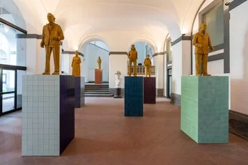 Liu Jianhua, Monumenti, Installazione parte della Biennale d’arte contemporanea interACTION Napoli, presso Liceo Artistico di Napoli, ph Francesco Squeglia