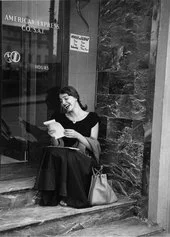 Ruth Orkin, Jinx at AMEX, Florence, 1951 © Ruth Orkin Photo Archive