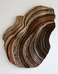 Jorgelina Alessandrelli, Il Manto della Terra, 100 x 75 cm, cucito a strati e ricamo a mano su legno, 2024