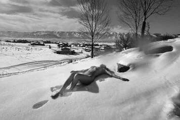 Letizia Battaglia, Nuda sulla neve, Utah 2019, Courtesy Archivio Letizia Battaglia