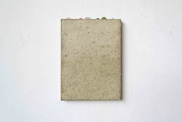 Marco Emmanuele, ISO #106, 2022, polvere di vetro sabbia e colla di coniglio su tela (sand glass powder and rabbit glue on canvas), 24,5 x 18 cm
