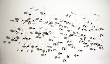 Maurizio Pellegrin, 104 Eyes and 1 Black Dot, 2011 feltro e filo d'acciaio 175x270 cm
