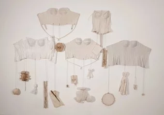Maurizio Pellegrin, Memories (The Corsets), 2021, tessuto e oggetti, 175,5x231 cm