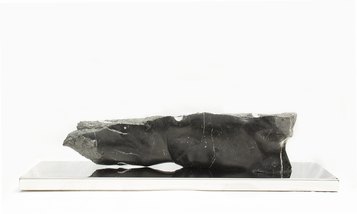 Michelangelo Galliani, Vertigo, 2021, marmo nero marquinia e acciaio inox, cm 105x30x35, Ph. Enrico Turillazzi
