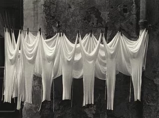 Mimmo Jodice, Presenze, 1980, 29 x 39,5 cm, Courtesy Collezione Guido Bertero, © Mimmo Jodice