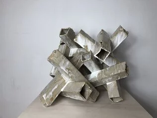 Paolo Ceribelli, War &, amp,  Peace Structure, 45 x 45 x 45 cm, Scultura, ceramica ad alta temperatura e smalti, 2022