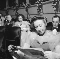 Spettatori in platea la sera dell'inaugurazione della stagione lirica 1951-1952 con l'opera 