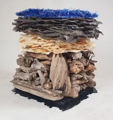 Porzione di mare, Gianni Depaoli Mista, legno marino, resina pigmenti, pelle di pesce, plastica. 60x40x70 cm. Anno 2019