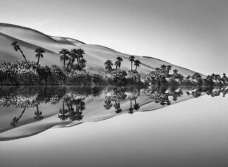 ©Sebastião Salgado, Libia, 2009
L'erg Ubari è un'area molto vasta, con dune di sabbia per circa 80.000 chilometri quadrati, dove si trovano dei laghi salati in una zona chiamata in arabo Ramla d'El Daouda, che significa 