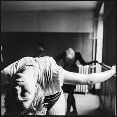 Ernst Scheidegger, Allieva della scuola di danza di Madame Rousanne, Parigi, ca.1955, © Stiftung Ernst Scheidegger-Archiv, Zürich