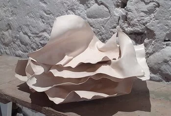 Serena Tani, Bianco liquido, argilla liquida e smalto matt, 37x30x20 cm