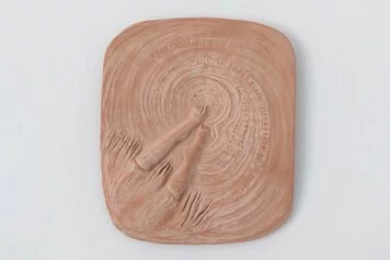 Sergia Avveduti, Più Mai 2022 nudo, Terracotta, cm 32x27,5x2,5