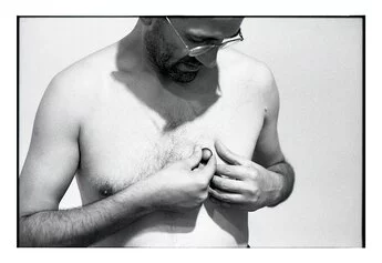 Untitled (Dubrovnik-Valencia-Dubrovnik), 2003, Biennial of Young Artists from Europe and the Meditrranean, Valencia, documentazione di performance, 10 x 46 cm, ph. Damir Hoyka, courtesy dell'artista e Galerie Michaela Stock, Vienna