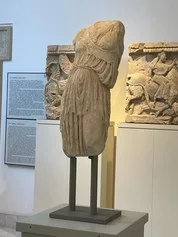 La statua di Atena esposta al Museo archeologico Salinas di Palermo