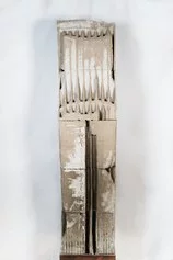 Stefania Pennacchio, Il Kairos degli Dei   Terracotta patinata con la terra di Bova, 2022 h180x30x25cm