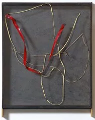 Tavola magnetica trasparente “Filamenti liberi”, 1960, telaio in legno, rete metallica, filamenti mobili con calamita, 60,5 x 48 cm