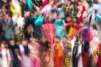 La felicità e l'armonia delle donne iraniane durante il Nowruz, riprese dall’iraniano Mobin Shahvaisi, vince nella categoria Under 20. L'mmagine ritrae i colori della tradizionale festa sottolineando la forza di volontà delle donne curde che festeggiano con danze nonostante le restrizioni.