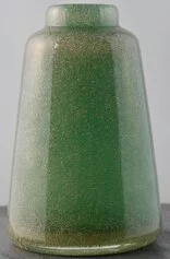 Vaso in vetro verde sommerso a bollicine sommerso con inclusione di foglia d’oro, 1934-36 Firma all’acido “Venini Murano”