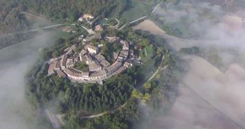 Veduta dall'alto di Castel Santa Maria (MC) Foto Roberto Castellani