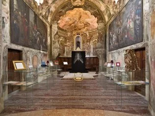 Veduta della mostra Ab umbra lumen - Galliani incontra Bibiena, Piccolo Museo della Poesia Chiesa di San Cristoforo, Piacenza, 2022