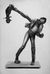 Vincenzo Gaetaniello, Ragazzo lancio di Molotov, 1977, bronzo, cm 90x65